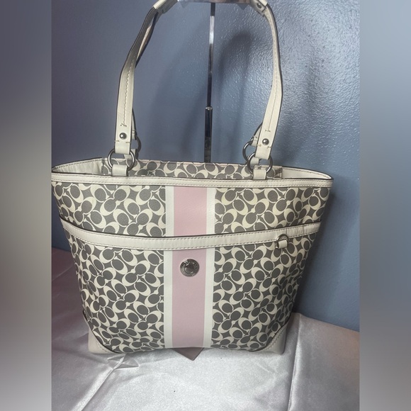 Authentic Coach Purse! #036COA - Picture 2 of 9